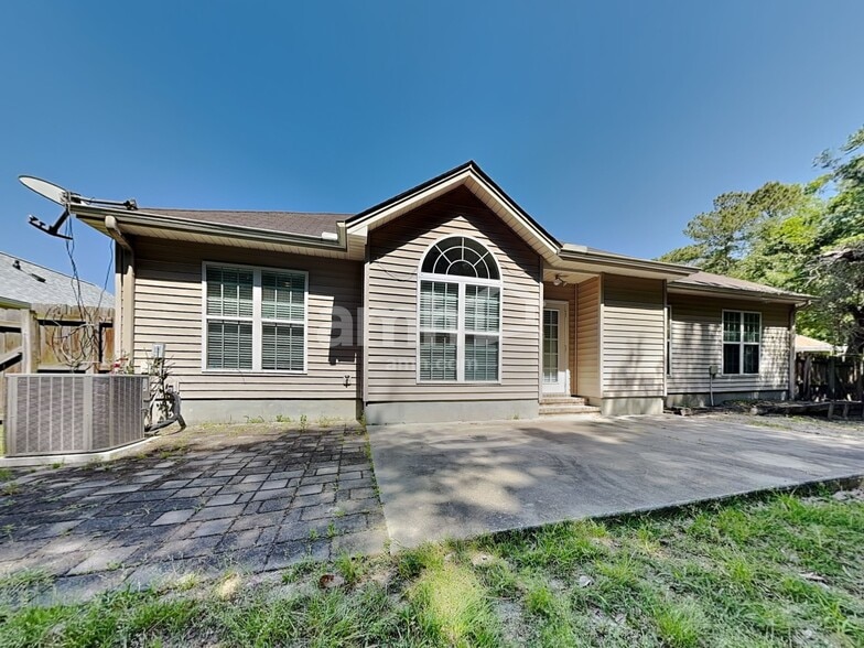 Building Photo - 171 Arbor Village Dr