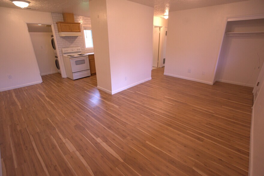 Building Photo - 4627 SE 86th Ct