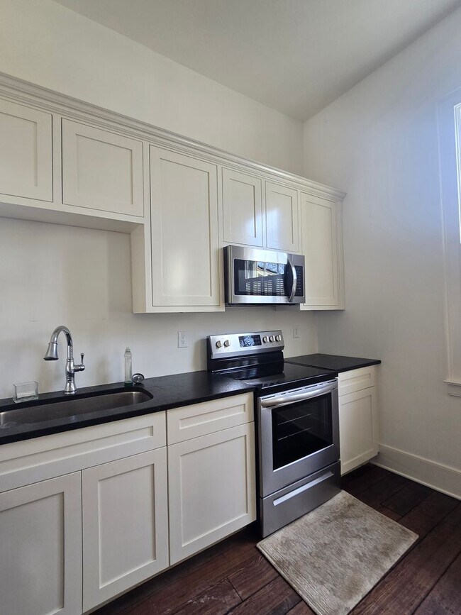 Building Photo - Historic Home available in Frankfort Kentucky