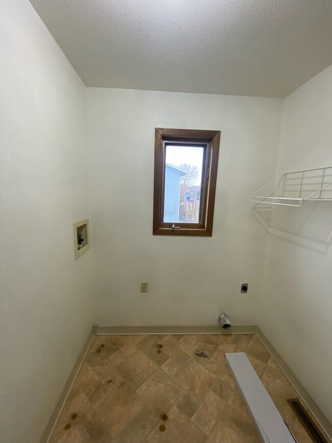 Building Photo - 339 Aristocrat Dr