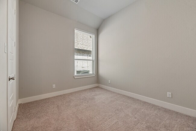 Building Photo - 3105 Columbia Dr