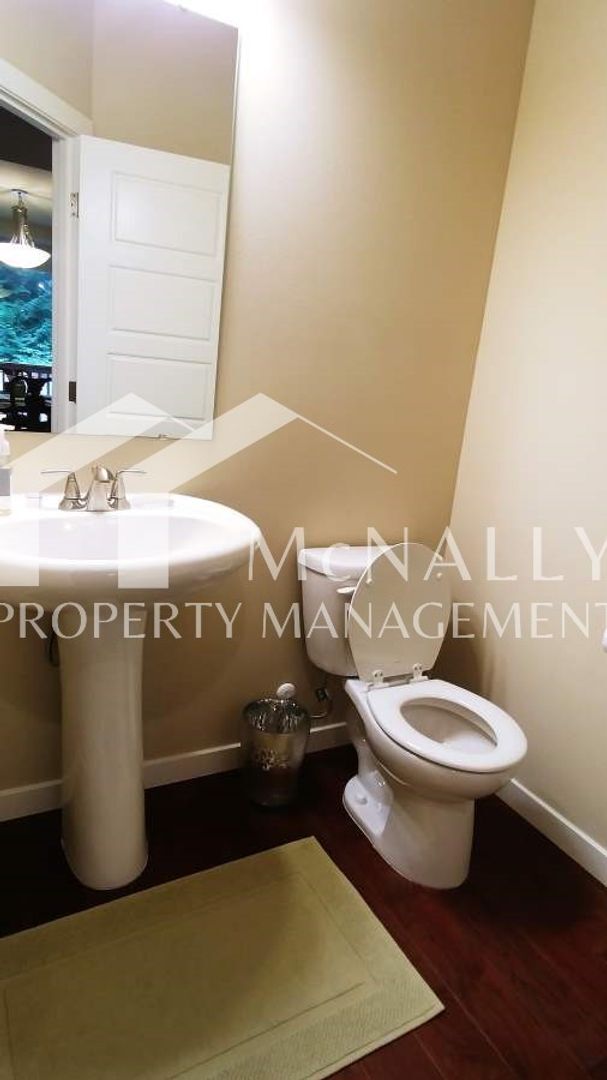 Building Photo - Beautiful Furnished Home in University Place