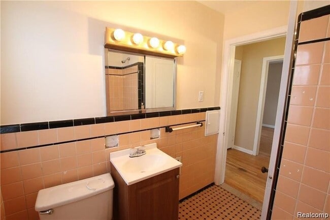 Building Photo - 25369 Ivanhoe Ave