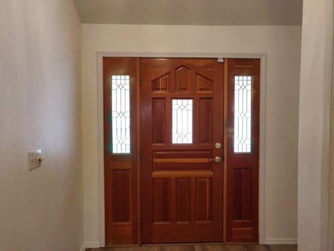 Building Photo - Spacious and charming, this two-story 4 be...