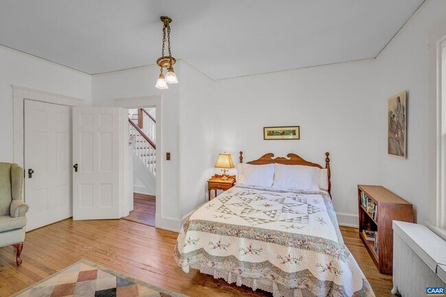 Building Photo - 502 Park Hill