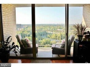 Building Photo - 3 br, 2 bath Condo - 2500 North Van Dorn S...