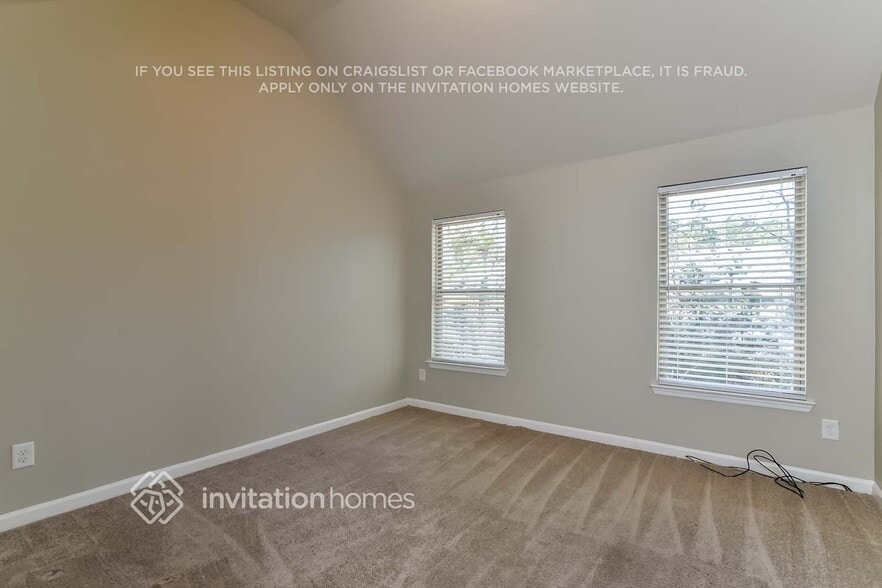 Building Photo - 3967 Rosebud Park Dr