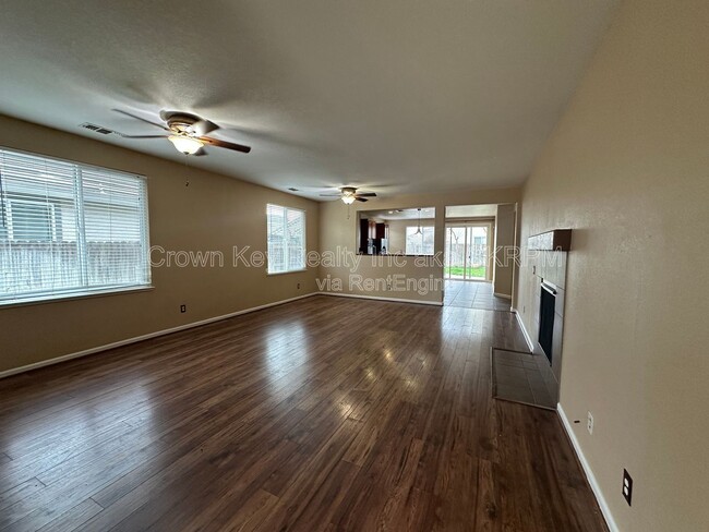 Building Photo - 2568 Tapestry St