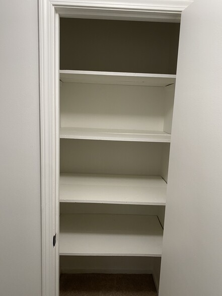 Building Photo - 516 Deer Lick Pl