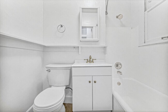 Building Photo - 828 Jones