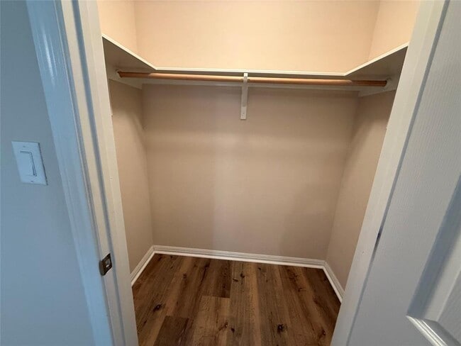 Building Photo - 334 TX-332 Loop