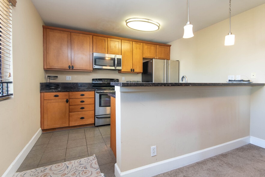 Building Photo - 10982 Roebling Ave