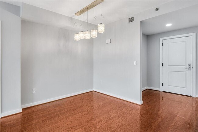 Building Photo - 3338 Peachtree Rd NE