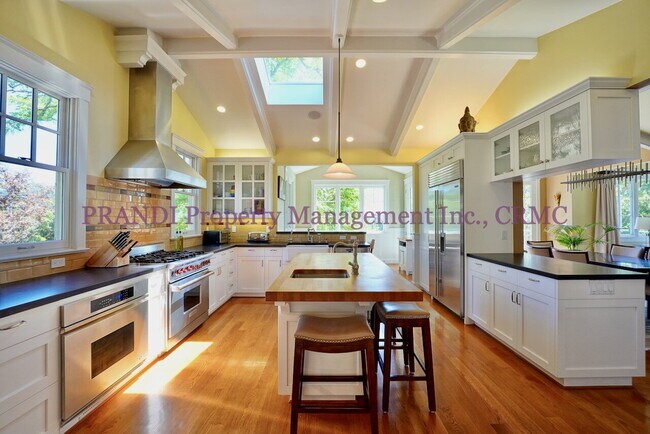 Building Photo - Majestic Custom-Designed Five-Bedroom Esta...