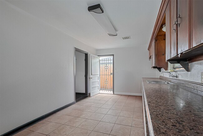 Building Photo - 423 Gammon Dr