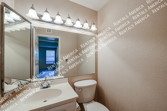 Building Photo - Check out this beautiful 2-bedroom, 2.5 ba...