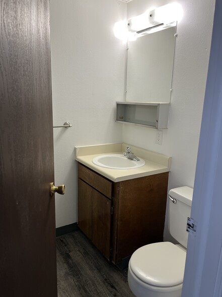 Building Photo - Rennwood Court Apartments