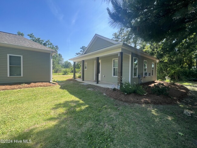 Building Photo - 123 Pine Needle Cir