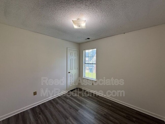 Building Photo - 6758 Valerie Dr