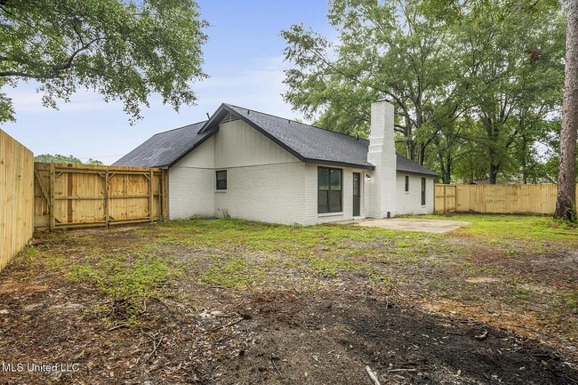 Building Photo - 214 W Lakewood Dr