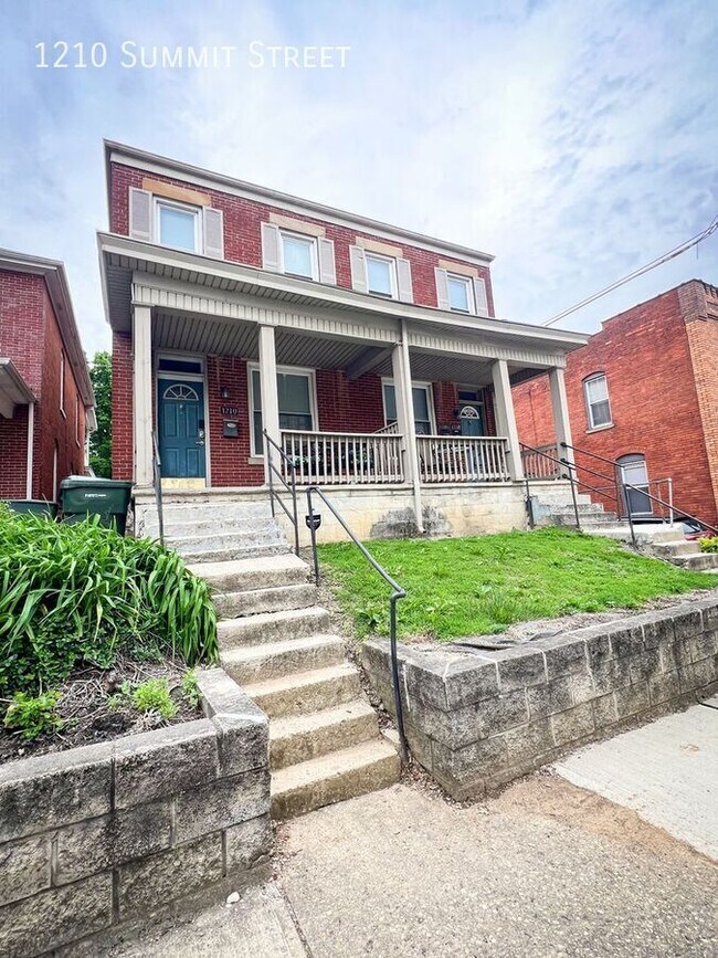 Primary Photo - 1210 Summit St