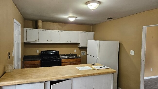 Building Photo - 3 bed 1 bath