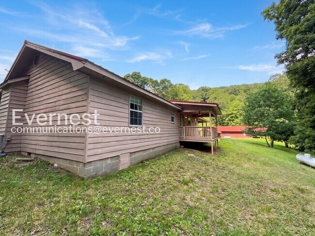 Building Photo - 2 Bed/1 Bath Home with Carport / Pet-Friendly / Available Now!