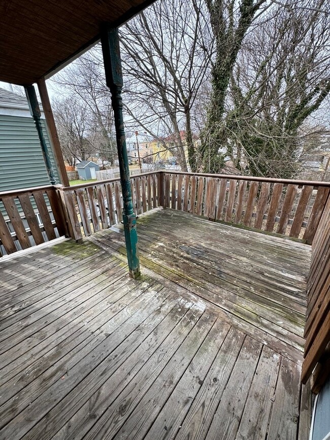 Building Photo - 5 bed 2 bath, central all electric HVAC, laundry, fenced yard house!