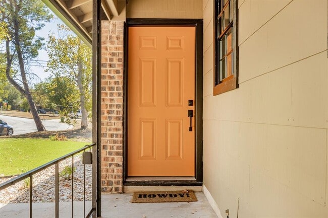 Building Photo - 2405 Trafalgar Dr