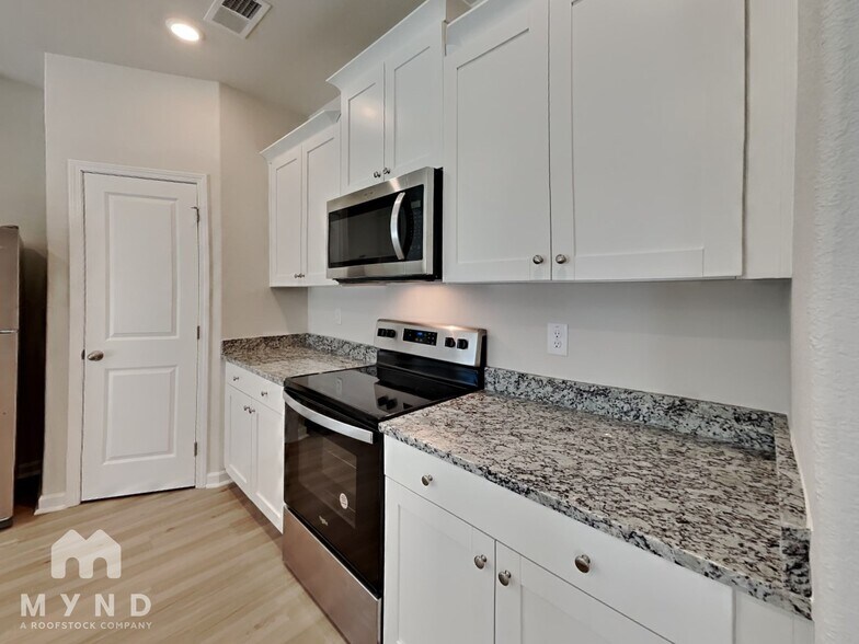Building Photo - 218 Taverners Ln