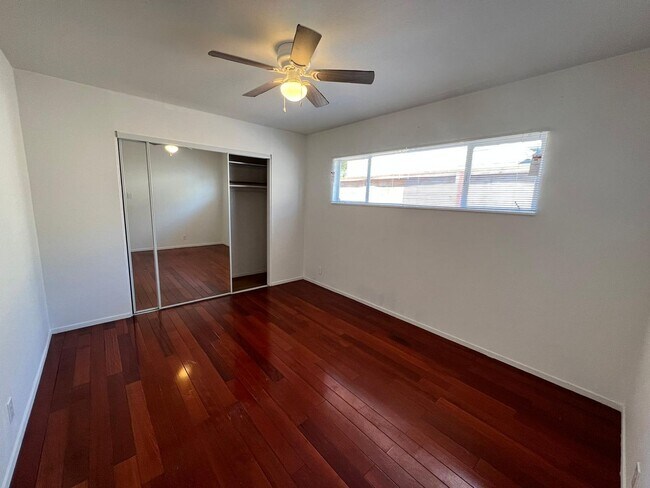 Building Photo - Single level condo