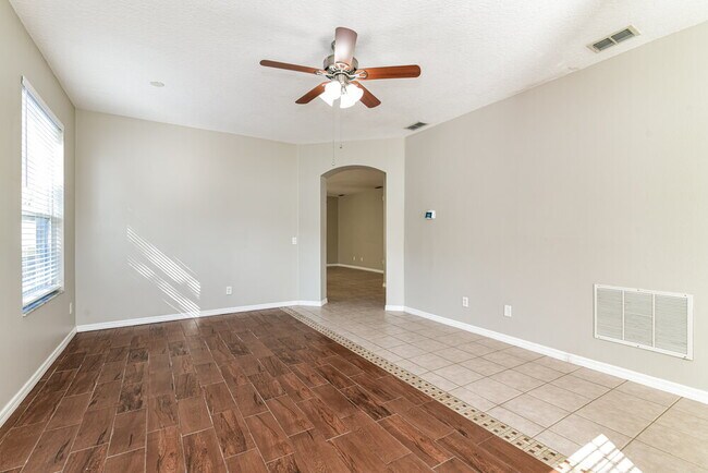 Building Photo - 115 Cork Way