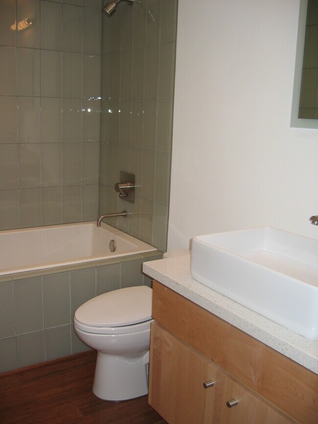 Building Photo - 4823 N 35th Pl