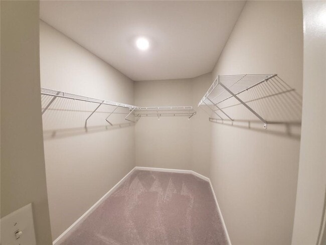 Building Photo - 1716 Lansing Bluff Walk