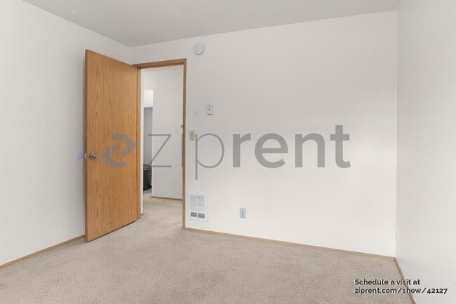 Building Photo - 617-613 3 St NE