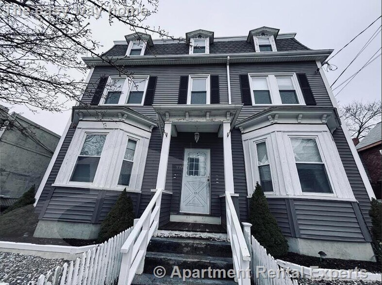 Building Photo - 10 Wallace St