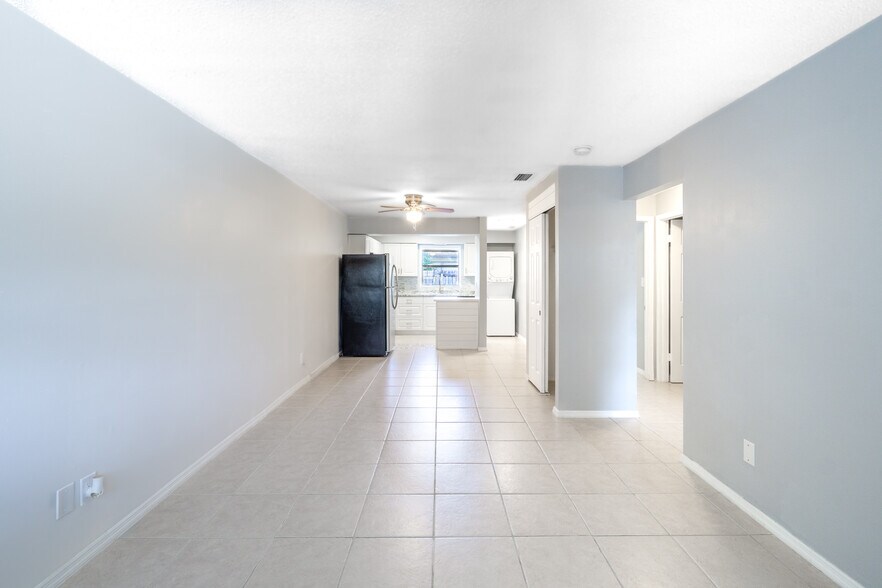 Building Photo - 3860 7th Ave N