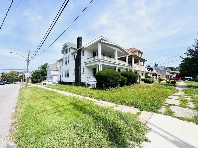 Building Photo - 10916 Parkhurst Dr
