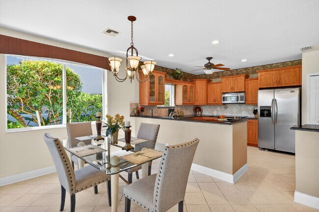 Building Photo - This 2 bedroom plus den, 2 bath condo with a one car garage offers expansive golf course and lake...