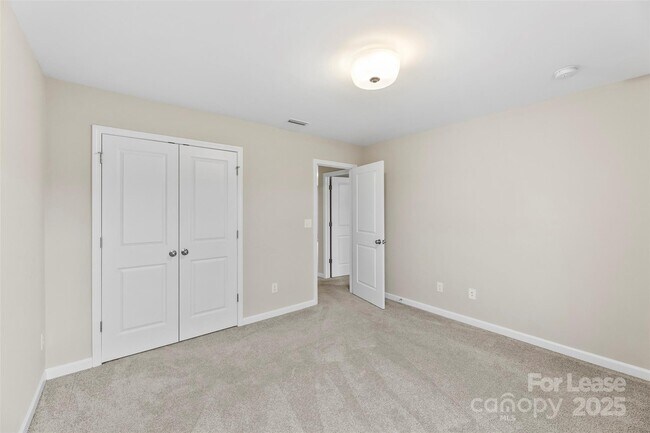 Building Photo - 8562 River Ridge Dr