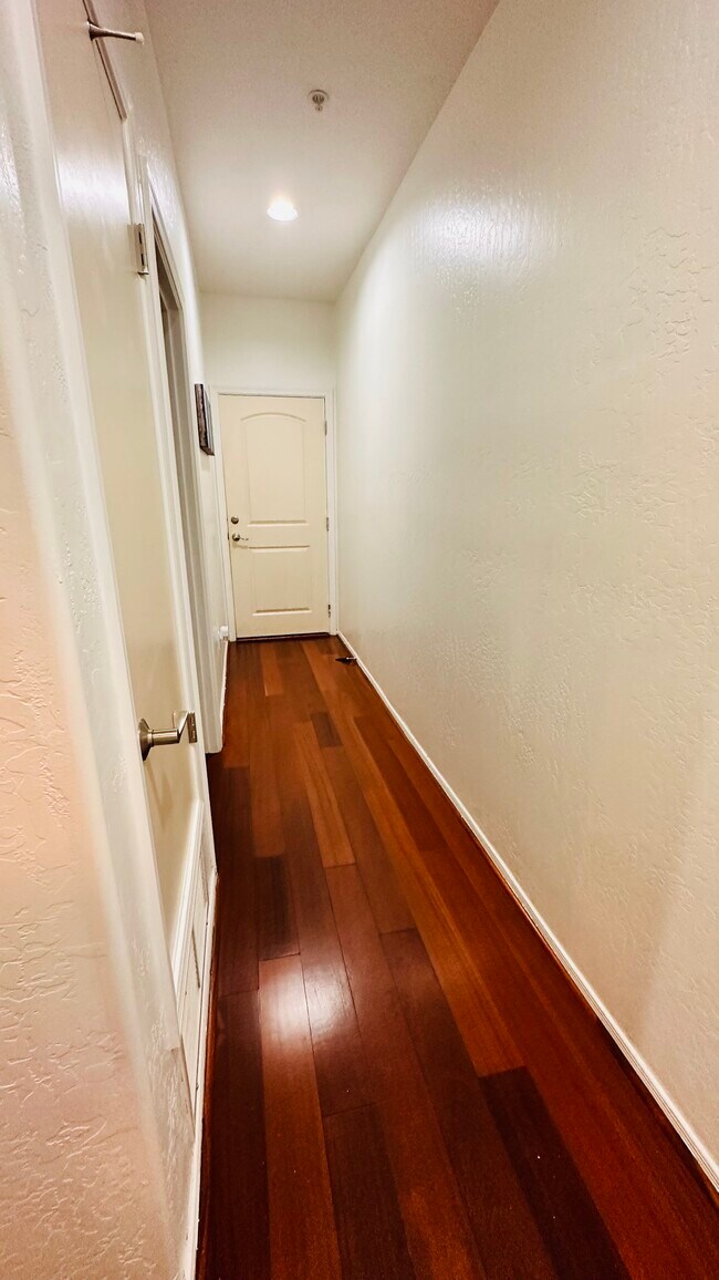 Building Photo - 10655 N 9th St