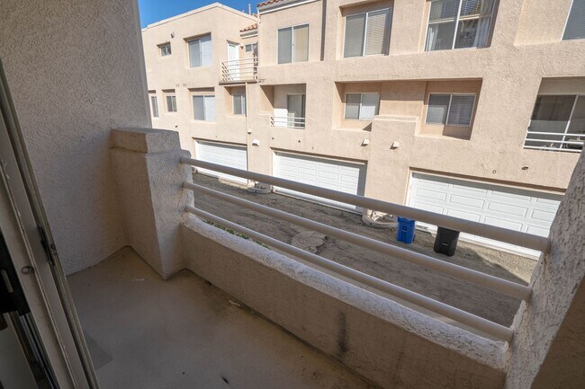 Building Photo - Charming 3-Bedroom Townhome with Dual Fireplaces and Pool Access in Stevenson Ranch!