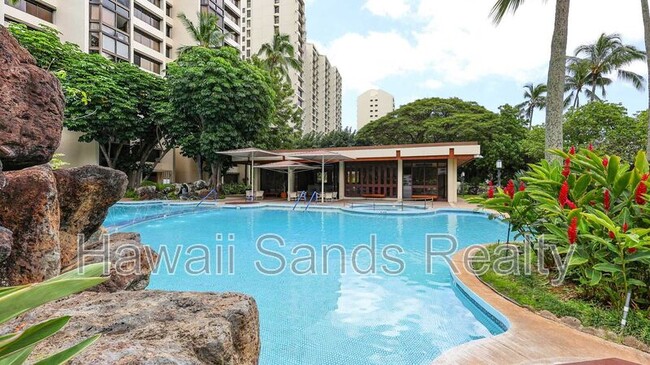 Building Photo - 501 Hahaione St