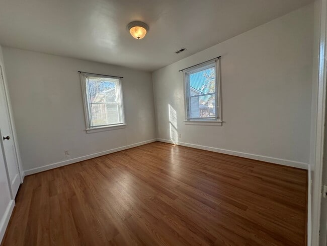 Building Photo - Charming 2BR/1BA Bungalow in Historic Downtown!