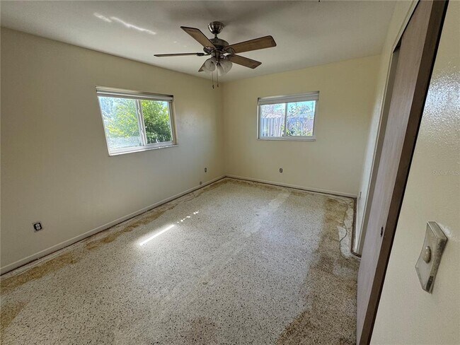 Building Photo - 264 Glen Oak Rd