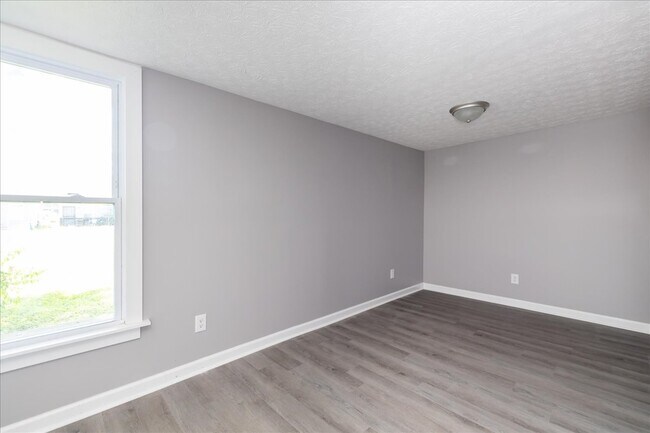 Building Photo - 4004 Grand Ave