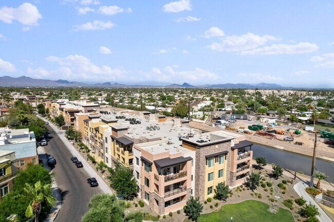 Building Photo - 4803 N Woodmere Fairway