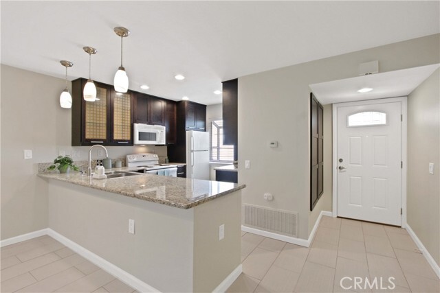 Building Photo - 75 Lakepines
