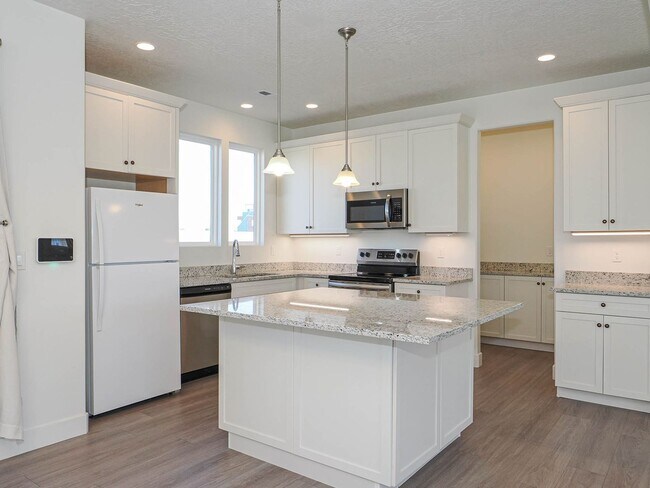 Building Photo - 3 Bedroom, 2.5 Bathroom in South Jordan