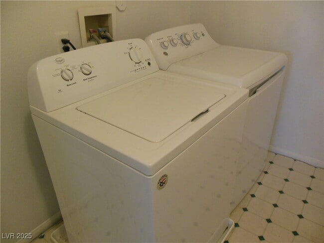 Building Photo - 2516 Chenault Cir